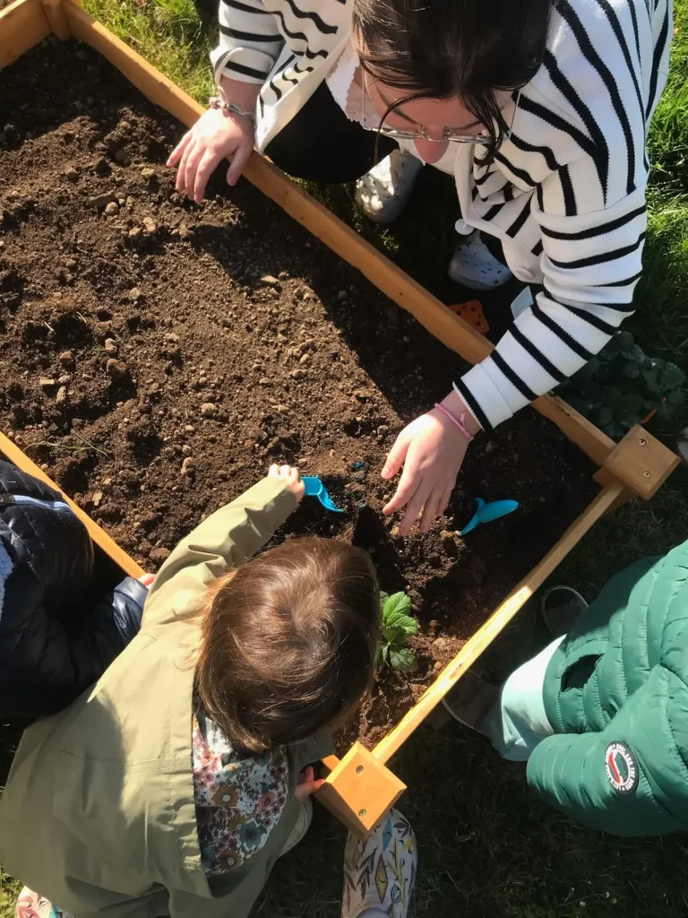Atelier Jardinage à la micro crèche de Hallencourt